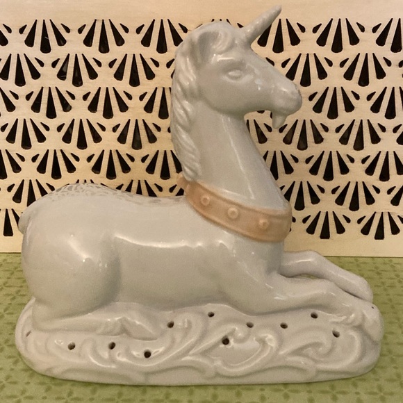 Avon Vintage Unicorn Pompander Tapestry Collection - Picture 3 of 8